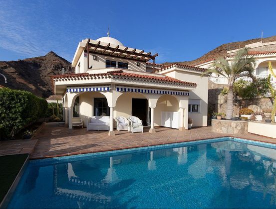 Foto 1 de Chalet en venta en Playa del Cura - Taurito de 4 habitaciones con terraza y piscina