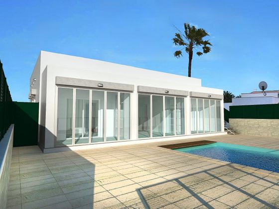 Foto 2 de Chalet en venta en avenida De Gran Canaria de 3 habitaciones con terraza y piscina