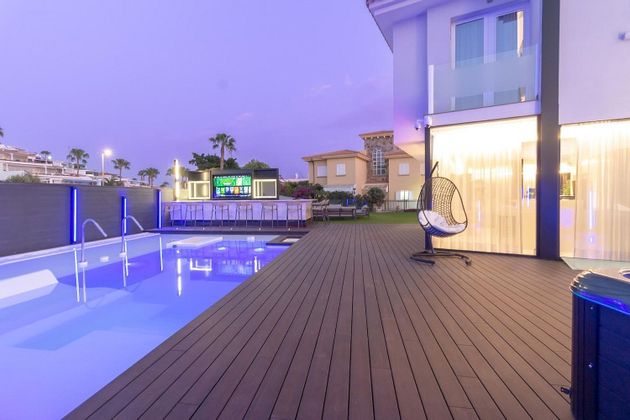 Foto 2 de Chalet en alquiler en calle Las Margaritas de 5 habitaciones con terraza y piscina