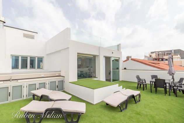Foto 2 de Àtic en venda a calle Juan Rejón de 3 habitacions amb terrassa i aire acondicionat