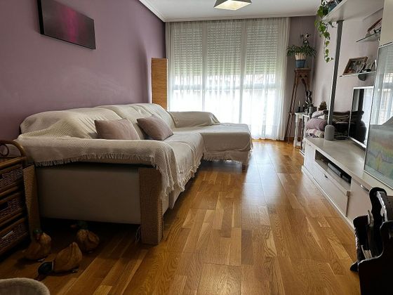 Foto 1 de Venta de piso en Villamediana de Iregua de 2 habitaciones con piscina y garaje