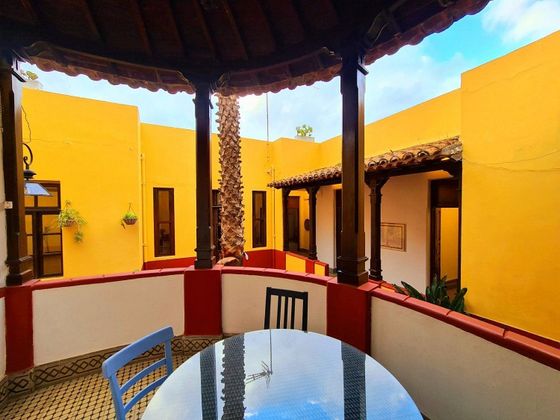 Foto 1 de Xalet en venda a Arucas Casco de 8 habitacions amb terrassa i garatge