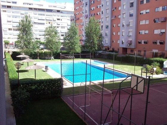 Foto 1 de Piso en venta en avenida De la Deportista Miriam Blasco de 3 habitaciones con terraza y piscina