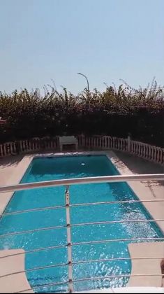 Foto 1 de Alquiler de chalet en Pueblo Acantilado-Venta Lanuza de 3 habitaciones con terraza y piscina