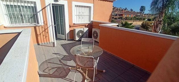 Foto 2 de Alquiler de chalet en Bonalba-Cotoveta de 3 habitaciones con terraza y piscina