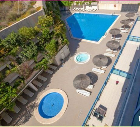 Foto 1 de Pis en lloguer a glorieta Del Reino Unido de 2 habitacions amb terrassa i piscina