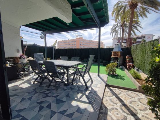 Foto 1 de Casa adossada en venda a Playa del Inglés de 2 habitacions amb terrassa i piscina
