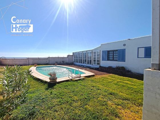 Foto 1 de Casa rural en venta en Arico de 3 habitaciones con terraza y piscina