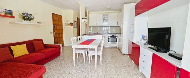 Foto 2 de Piso en venta en Arico de 2 habitaciones con terraza y garaje