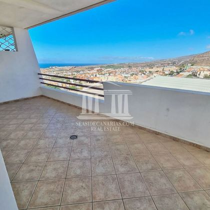 Foto 2 de Venta de piso en Costa Adeje de 2 habitaciones con terraza y piscina