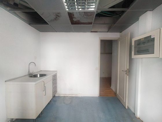 Foto 2 de Oficina en alquiler en calle Primero de Mayo de 215 m²