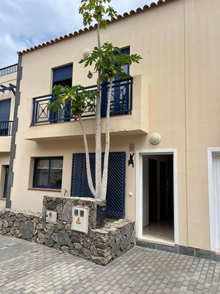Foto 2 de Casa adossada en venda a calle Los Falcones de 3 habitacions amb terrassa i piscina