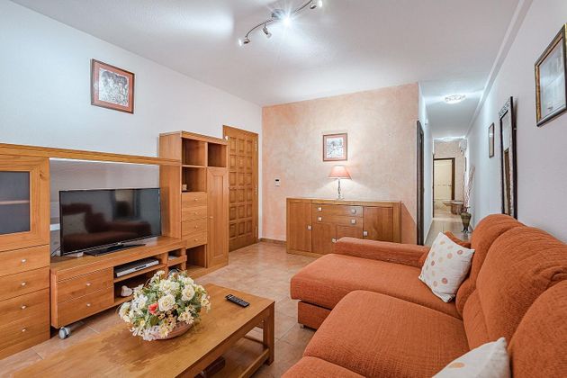 Foto 2 de Venta de piso en calle Isla de Lanzarote de 2 habitaciones con balcón y aire acondicionado