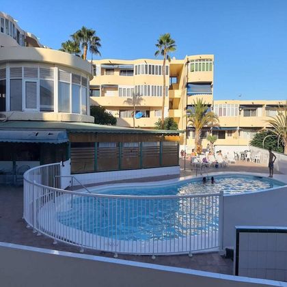 Foto 2 de Pis en venda a vía Los Jazmines de 2 habitacions amb terrassa i piscina