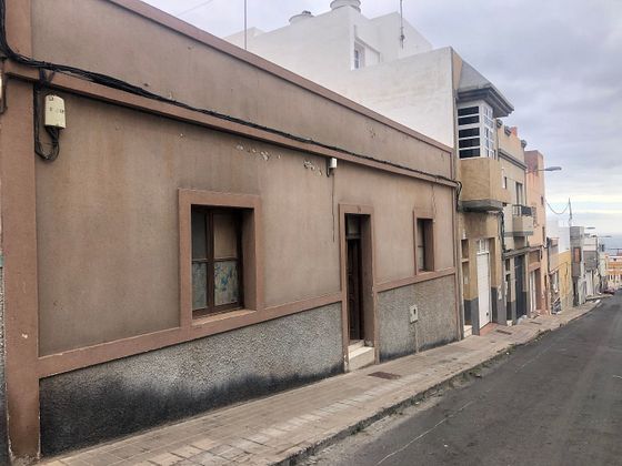 Foto 1 de Venta de casa adosada en calle Isas de 4 habitaciones con terraza