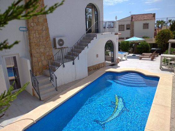 Foto 1 de Venta de casa en Zona Pueblo de 4 habitaciones con terraza y piscina