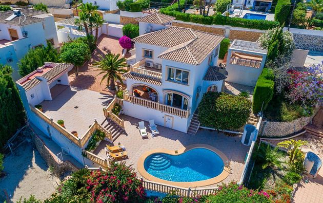 Foto 1 de Casa en venda a Zona Pueblo de 4 habitacions amb terrassa i piscina