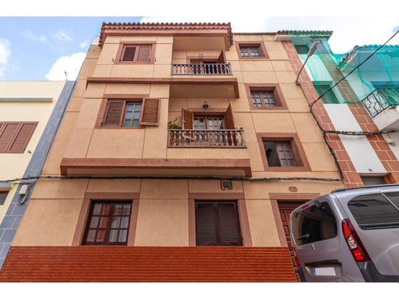 Foto 2 de Pis en venda a Teror de 3 habitacions amb balcó