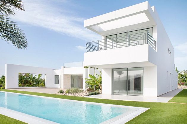 Foto 1 de Casa en venda a Adeje ciudad de 5 habitacions amb terrassa i piscina