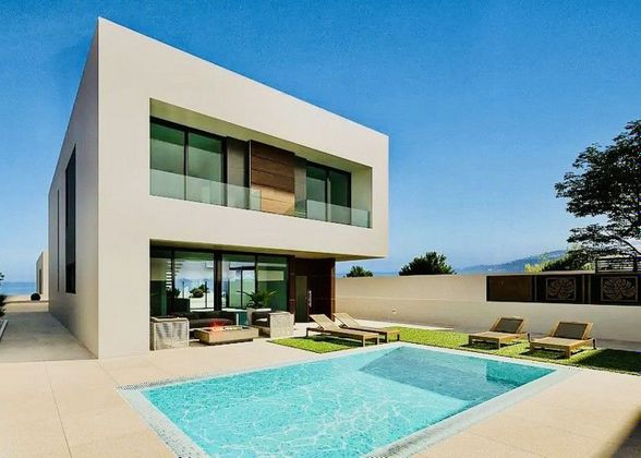 Foto 1 de Casa en venta en Longuera-Toscal de 4 habitaciones con terraza y piscina
