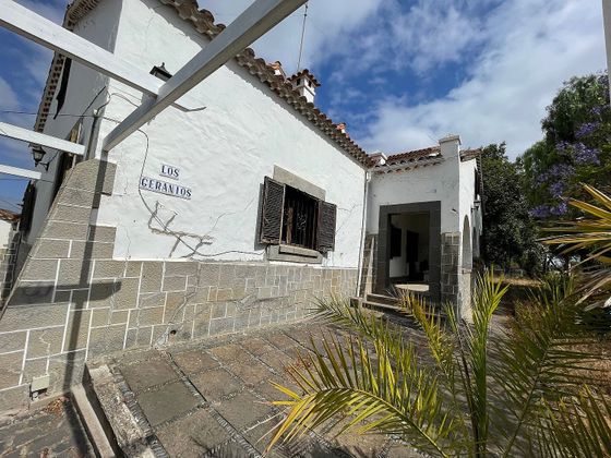 Foto 2 de Casa adossada en venda a calle Doctor Vicente Navarro Marco de 4 habitacions amb garatge