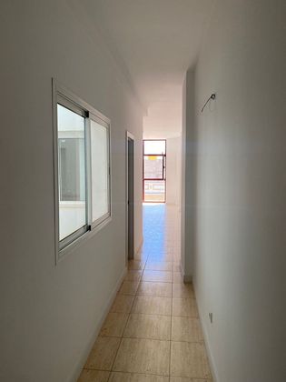 Foto 2 de Venta de piso en avenida De Canarias de 2 habitaciones con terraza y garaje