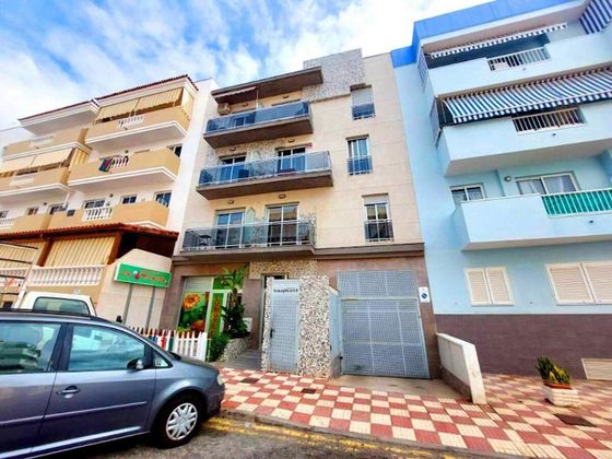 Foto 1 de Àtic en venda a Adeje ciudad de 2 habitacions amb terrassa i garatge