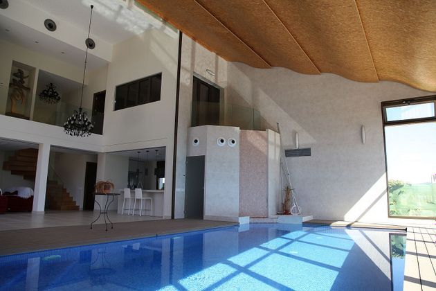 Foto 2 de Chalet en venta en Guadalupe de 3 habitaciones con terraza y piscina
