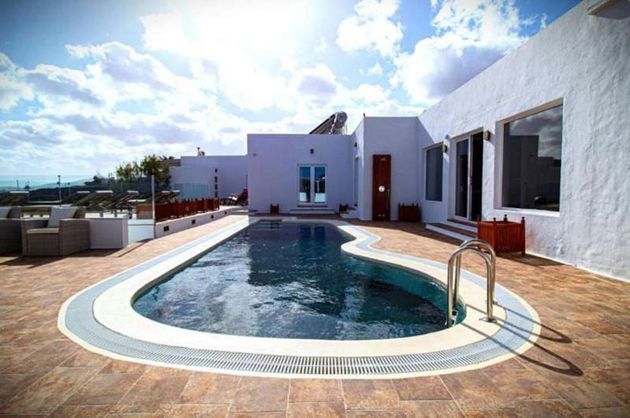 Foto 2 de Casa en venda a Macher de 9 habitacions amb terrassa i piscina