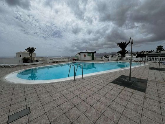 Foto 2 de Piso en venta en calle Reina Sofía de 2 habitaciones con terraza y piscina