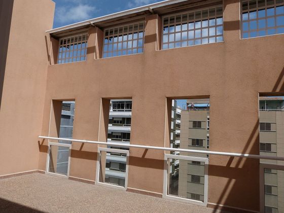 Foto 1 de Casa adossada en venda a plaza De España de 4 habitacions amb terrassa i garatge