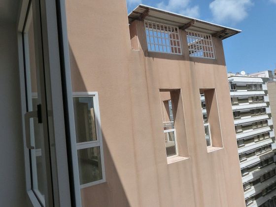 Foto 2 de Casa adossada en venda a plaza De España de 4 habitacions amb terrassa i garatge