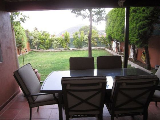 Foto 1 de Casa adosada en alquiler en calle Tafiracasa del Gallo de 5 habitaciones con terraza y jardín