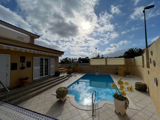 Foto 1 de Xalet en venda a Playa Jardín de 4 habitacions amb terrassa i piscina