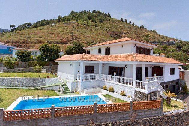 Foto 1 de Chalet en venta en Puntallana de 6 habitaciones con terraza y piscina