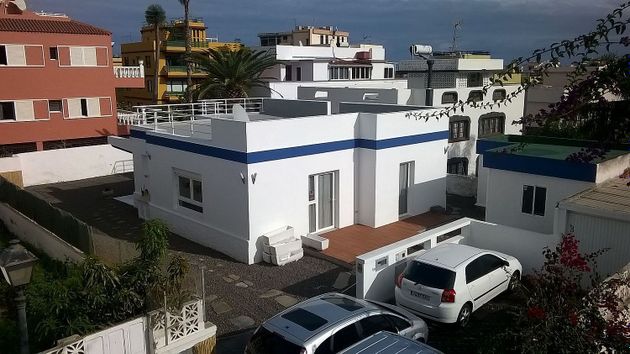 Foto 1 de Xalet en venda a Playa Jardín de 2 habitacions amb terrassa i jardí