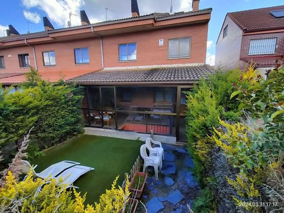 Foto 2 de Casa en venda a Cistérniga de 4 habitacions amb terrassa i garatge