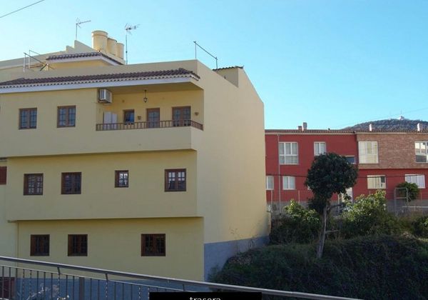 Foto 1 de Casa en venta en Vega de San Mateo de 5 habitaciones con terraza y balcón