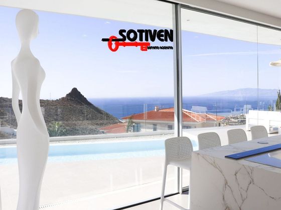 Foto 2 de Casa en venda a Costa Adeje de 3 habitacions amb terrassa i piscina