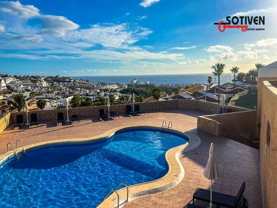 Foto 1 de Alquiler de dúplex en Costa Adeje de 2 habitaciones con terraza y piscina