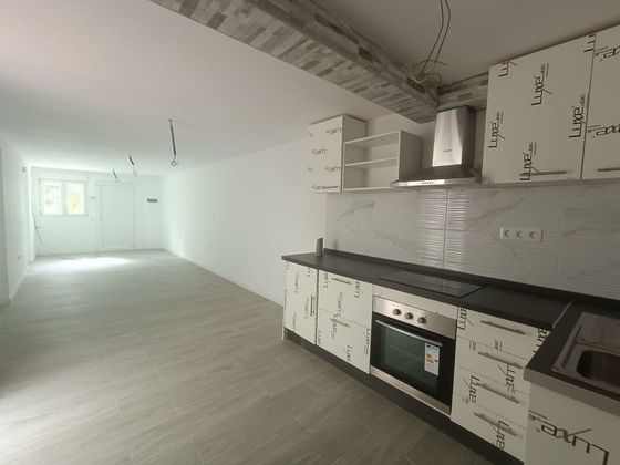Foto 1 de Venta de piso en calle Juan de Austria de 2 habitaciones con terraza y garaje