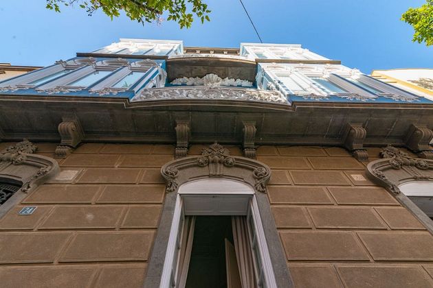 Foto 1 de Casa adossada en venda a calle Travieso de 7 habitacions amb terrassa i balcó