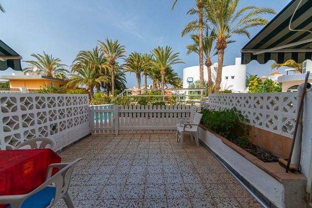 Foto 2 de Casa adossada en venda a Arguineguín de 2 habitacions amb terrassa i piscina