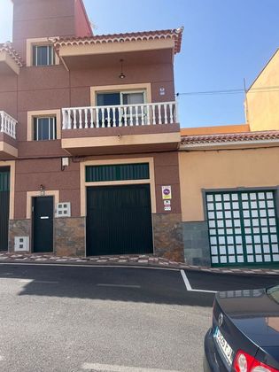 Foto 1 de Casa adosada en venta en calle San José de 3 habitaciones con terraza y garaje