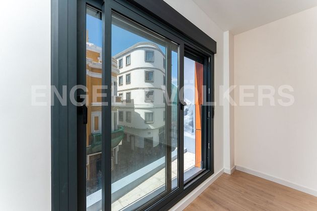 Foto 2 de Pis en venda a calle Mendizabal de 2 habitacions amb terrassa i balcó