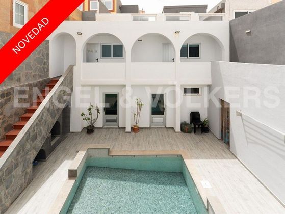 Foto 1 de Casa adossada en venda a Playa del Hombre - Taliarte - Salinetas de 5 habitacions amb terrassa i piscina