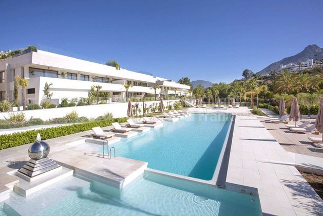 Foto 1 de Piso en alquiler en calle Epic Marbella Crta de Istán Km de 3 habitaciones con terraza y piscina