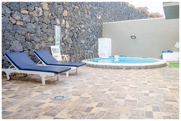 Foto 2 de Casa en venda a calle Pelinor de 3 habitacions amb terrassa i piscina