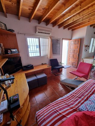 Foto 2 de Casa en venta en Centro - La Vega Alta de 3 habitaciones con terraza y aire acondicionado