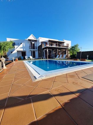 Foto 1 de Casa en venta en Tías pueblo de 7 habitaciones con terraza y piscina